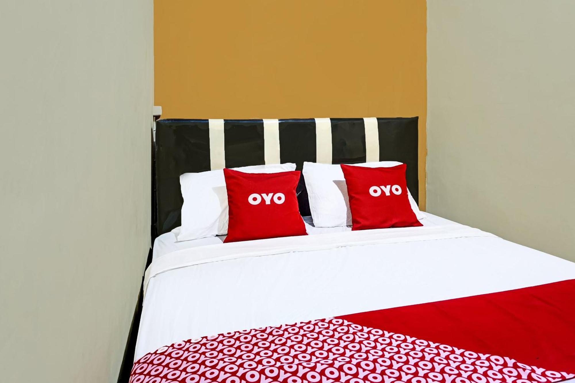 Oyo 91825 Ayu Lestari Homestay Nganjuk Exterior photo